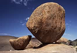 Steinkugeln auf Ameib